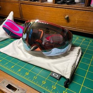 Oakley Flight Deck XM snowboard goggle